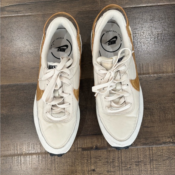 Nike Cream/White and Gold Sneakers - Picture 4 of 9
